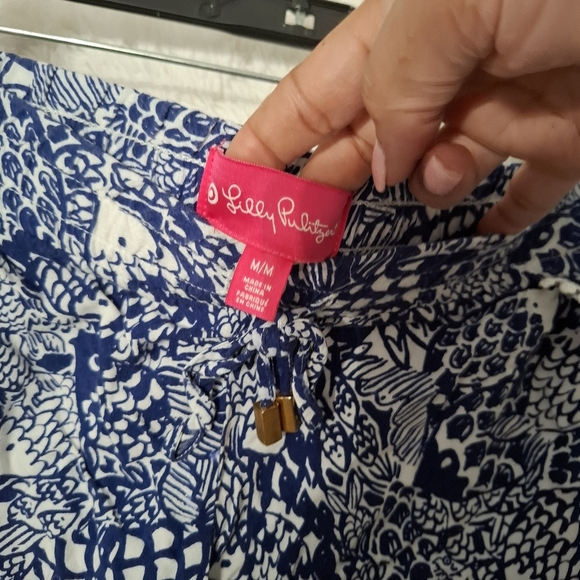 Lilly Pulitzer Target women’s navy white pull on shorts Pom Poms size Medium - Picture 11 of 12